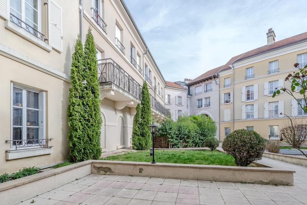 Apartment La Place De Toscane 1